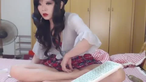 Young asian ladyboy rides a hard dick live on webcam